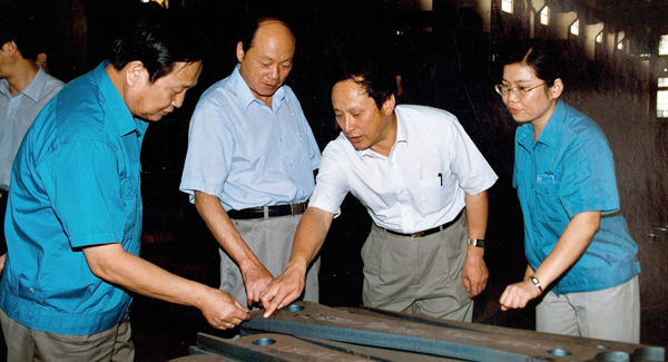 新一屆領(lǐng)導(dǎo)班子上任，掀開徐工變革發(fā)展新篇章
