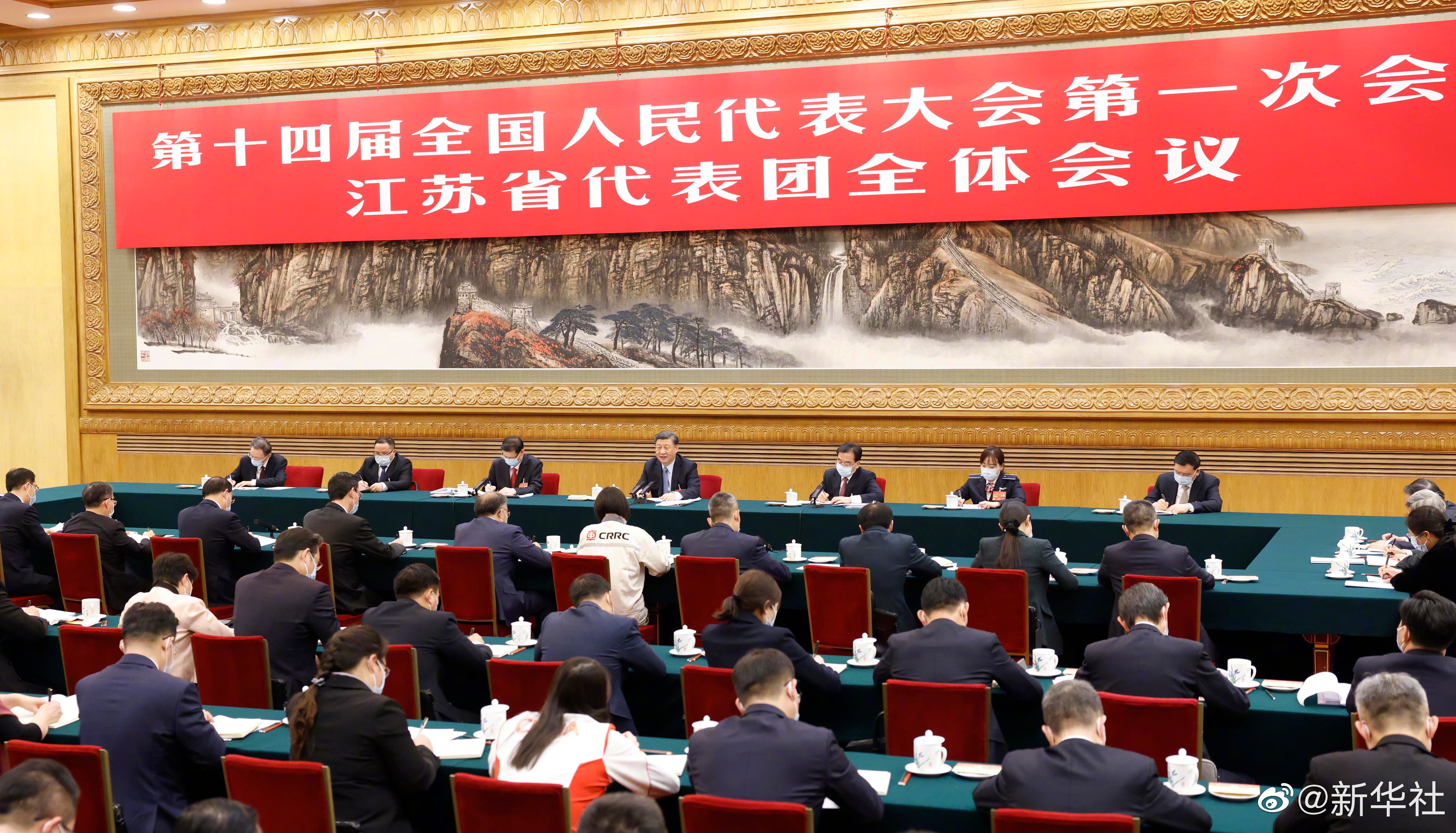 習(xí)近平總書記參加江蘇代表團(tuán)審議，現(xiàn)場聽取徐工集團(tuán)匯報發(fā)言，對徐工五年發(fā)展給予充分肯定和殷切期望