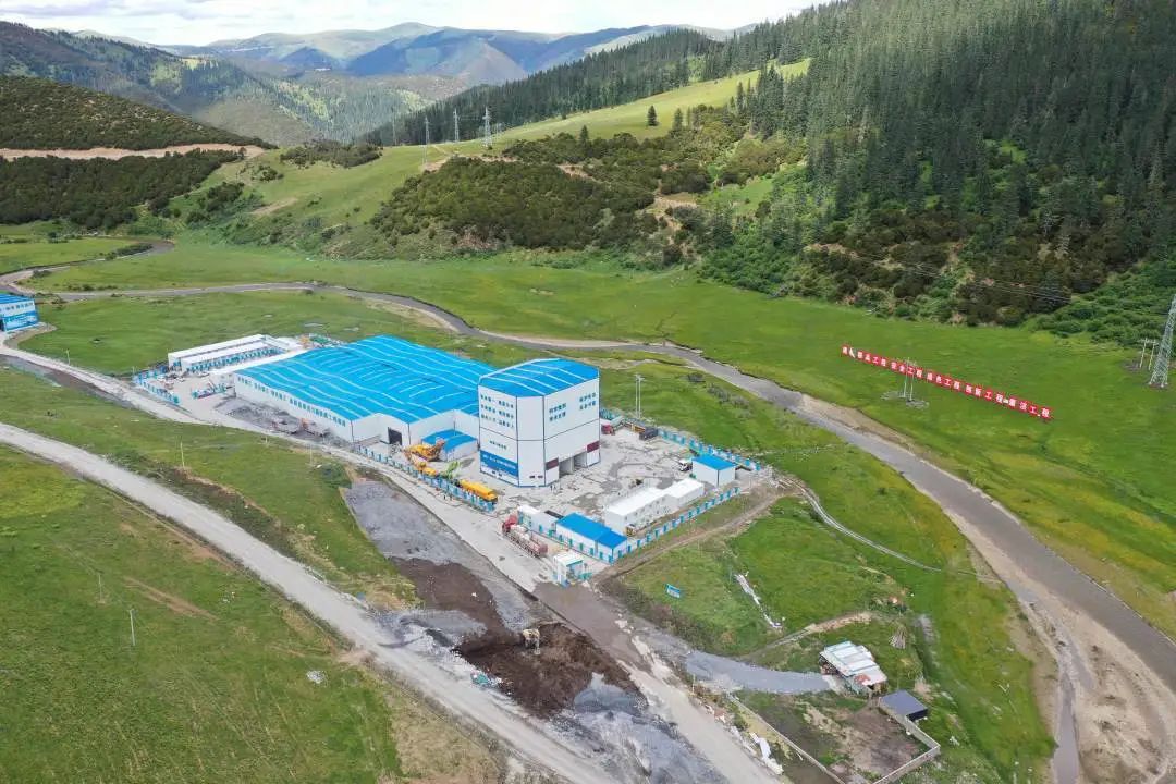 “站”立高原！徐工攪拌站助力川藏線建設(shè)！