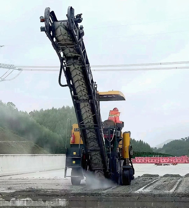 靠譜！徐工銑刨機(jī)化身“護(hù)路使者”助力巴平高速建設(shè)！